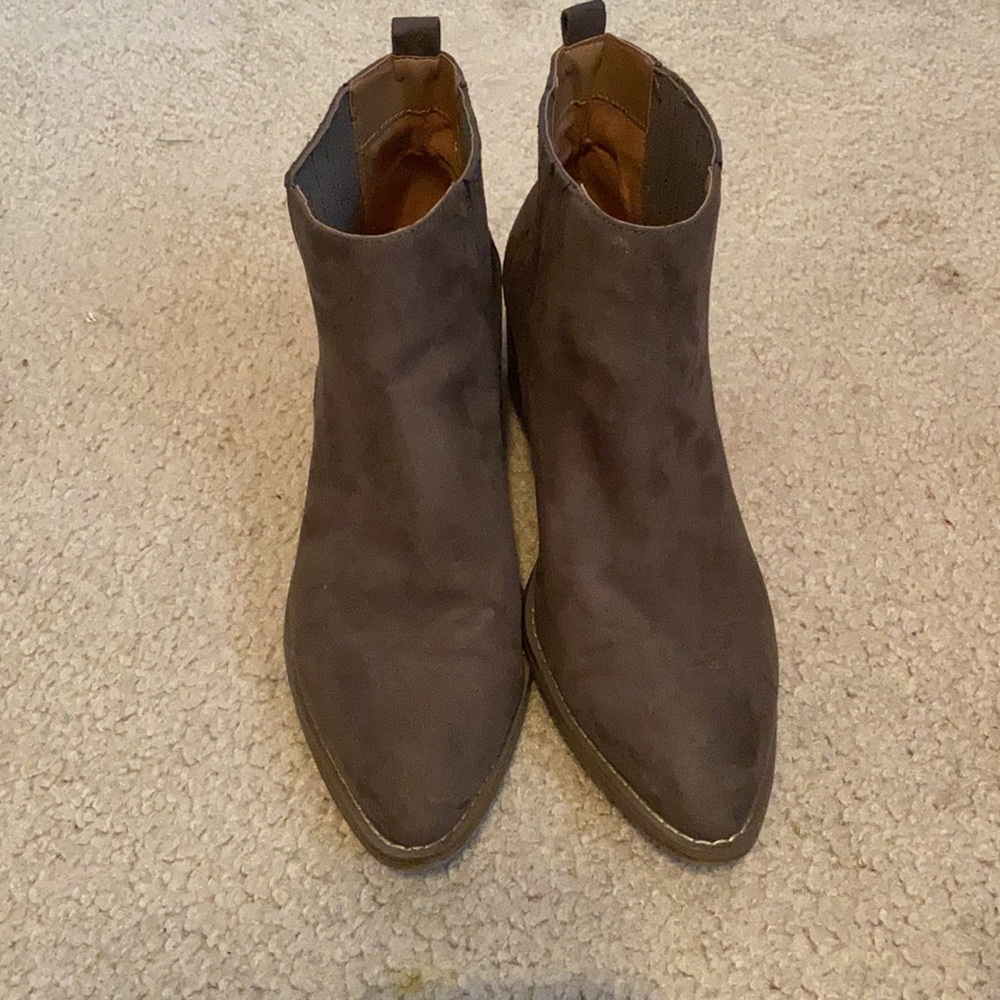 Universal Thread Size 10 Boots - image 2